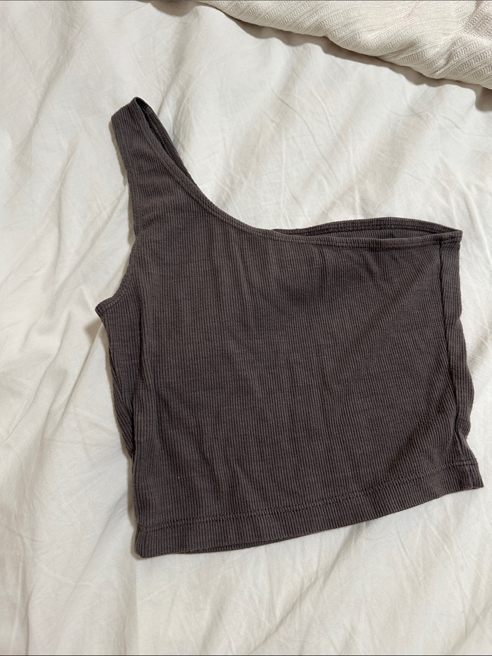 Joah Brown One-Shoulder Ribbed Crop Top - Charcoal